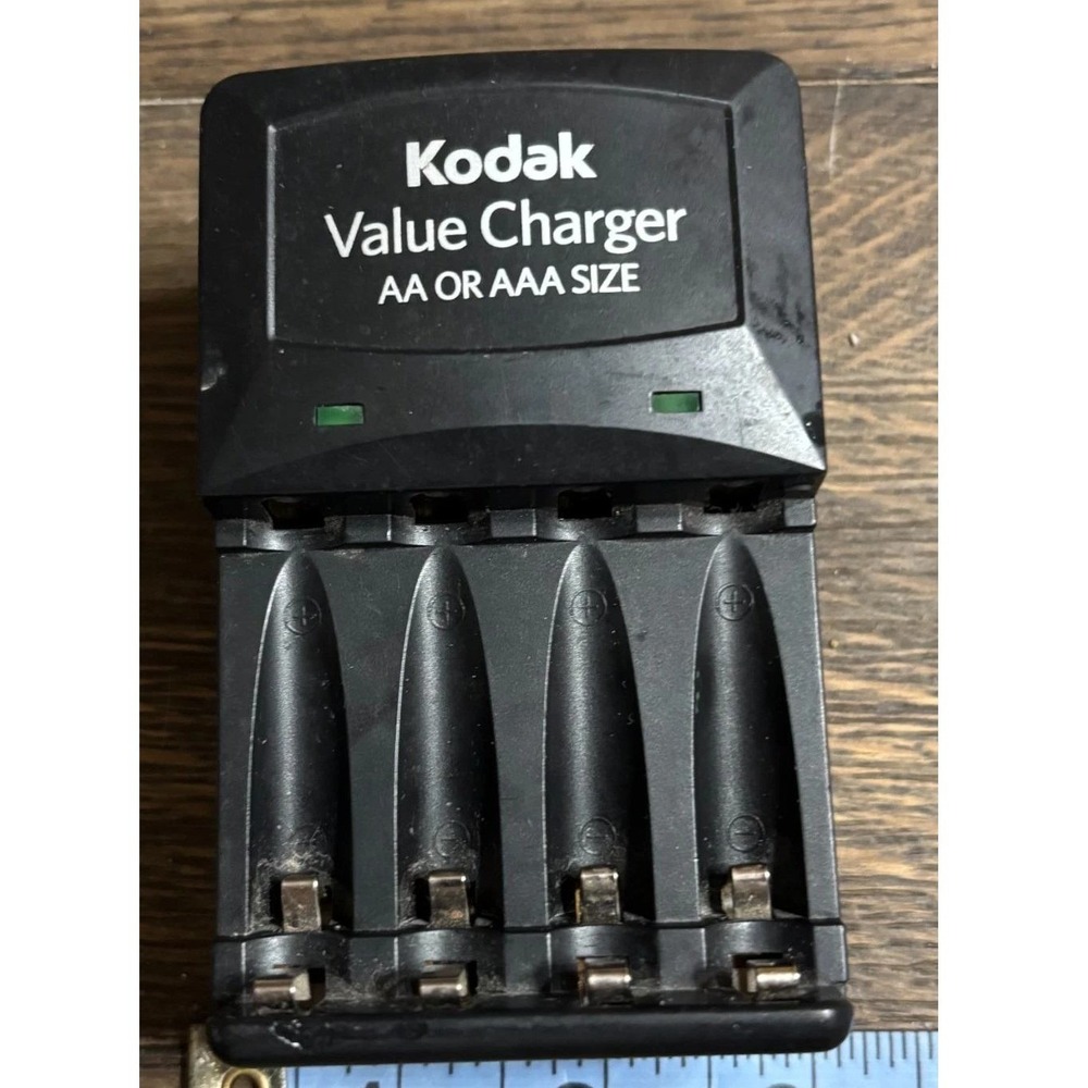 Kodak Value Charger K620 NiMH Battery Charger for AA and AAA Batteries Black